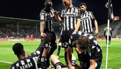  法甲黑马昂热五轮不败，冲击欧战席位势头强劲  