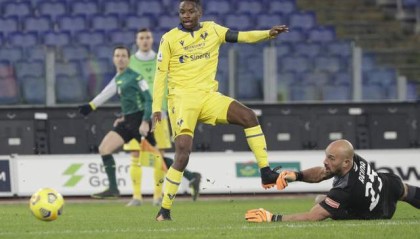  拉齐奥争议红牌引发赛后主帅激烈抗议  