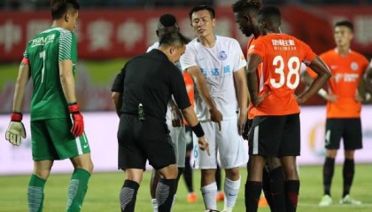  VAR争议判罚引发主帅集体炮轰  