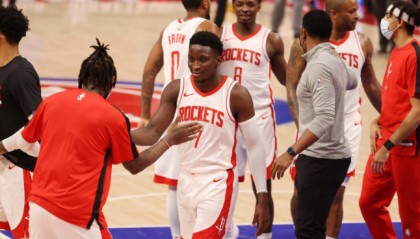  太阳逆转湖人登顶西部榜首  